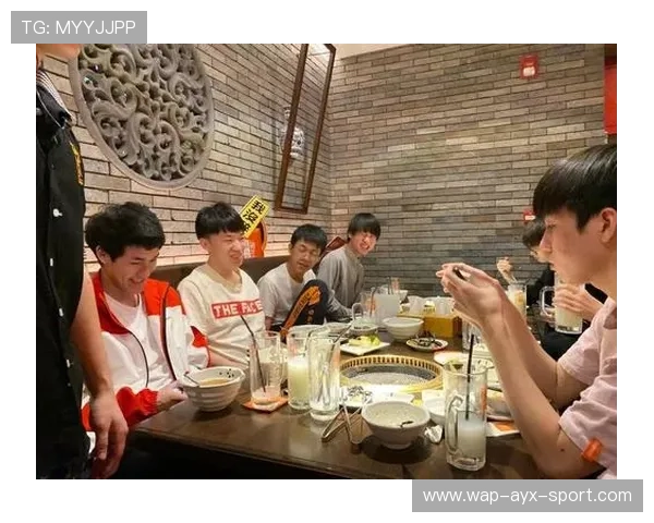 Uzi影响力外溢：社媒热度与品牌溢价双提升