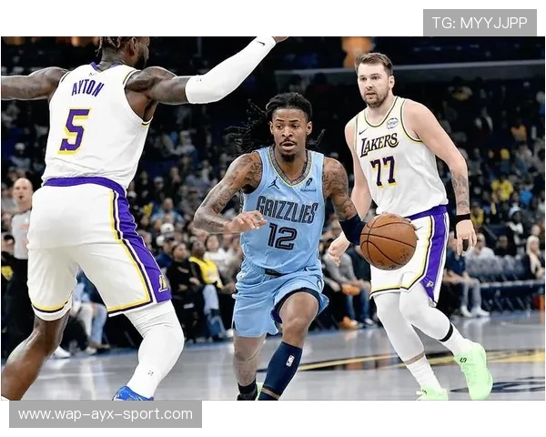 灰熊更衣室紧张升级,莫兰特与主帅零交流传闻,莫兰特在灰熊球衣 灰熊更衣室紧张升级,莫兰特与主帅零交流传闻,莫兰特在灰熊球衣