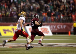 爱游戏官方-北京鸭本土球员逐渐挑起进攻重担，北京鸭男篮新logo