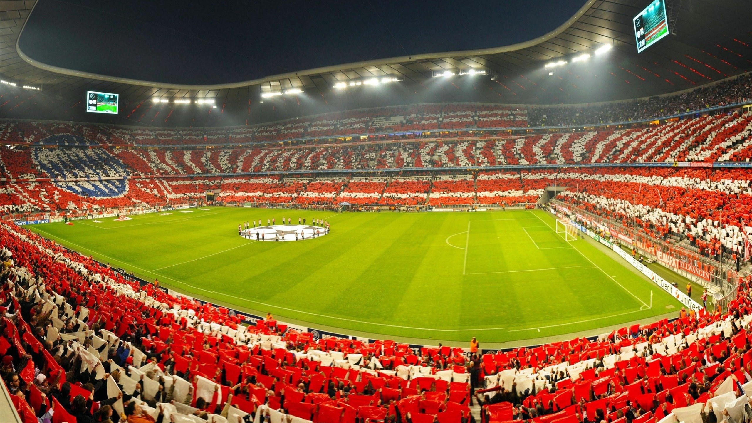 爱游戏体育官方入口-世界杯万人空巷：足球盛宴掀起狂潮，世界杯足球赛如火如荼地进行